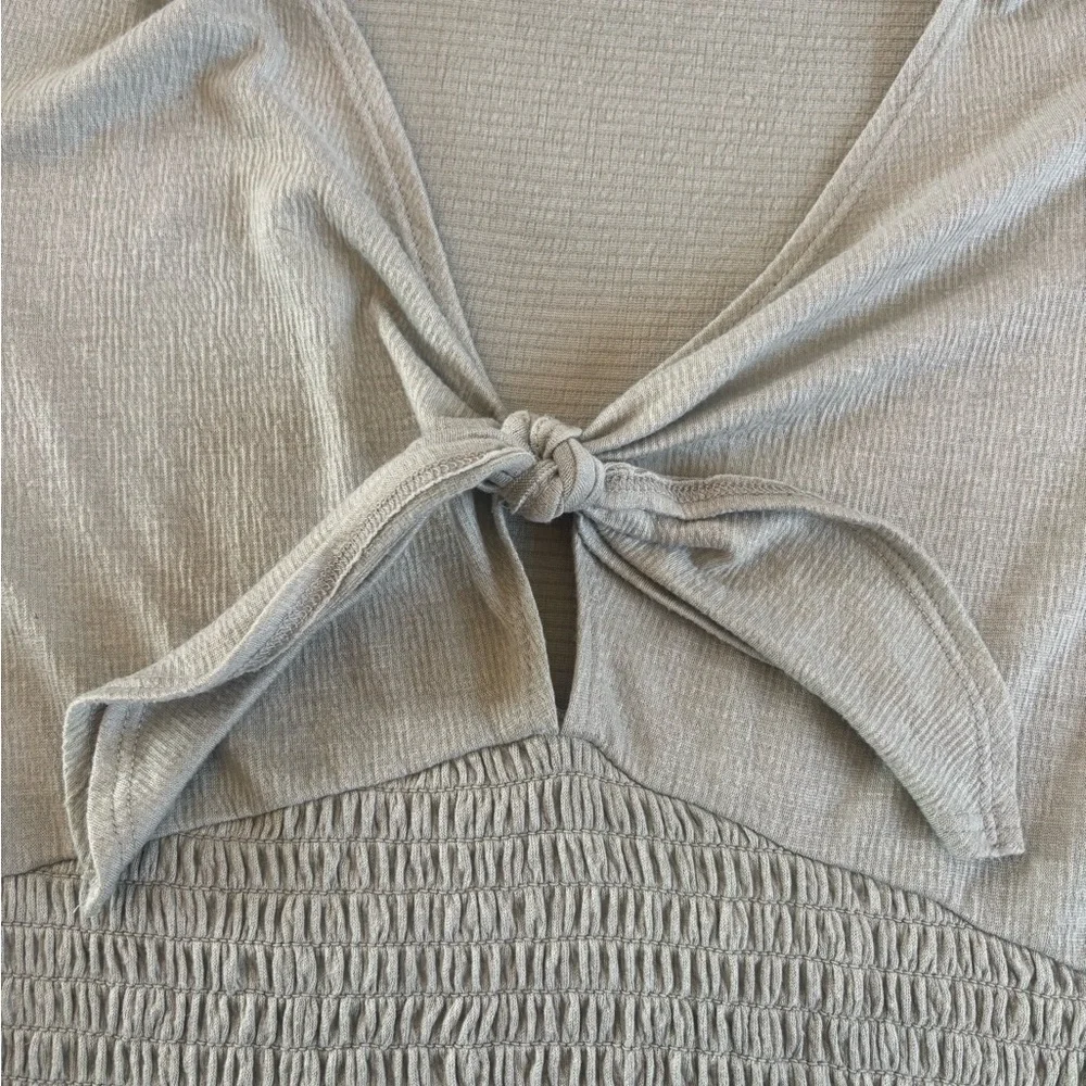 Abercrombie & Fitch Smocked Waist Tie-Front Puff Sleeve Top - Grey Size M